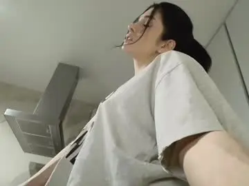 Chaturbate Live Sex Cam of milla_bella