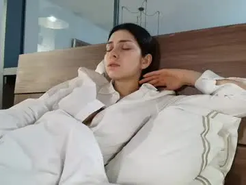 Chaturbate Live Sex Cam of milla_bella