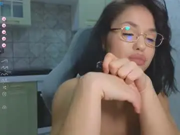Chaturbate Live Sex Cam of mia___lunaa