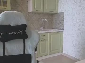 Chaturbate Live Sex Cam of mia___lunaa