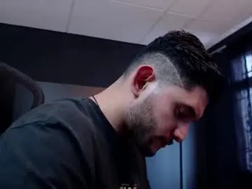 Chaturbate Free Porn Cam of richard_milleer