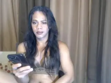 Chaturbate Live Porn of reyna_33mhalia