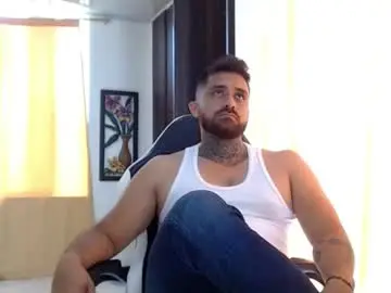 Chaturbate Best live sex cam show of aronmiller404