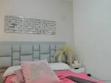 Chaturbate Live Sex Cam of nahhiara__