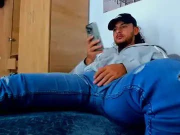 Chaturbate Live Sex Cam of favid95