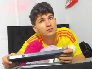 Chaturbate Live Sex Cam of marcusfire_2
