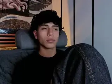 Chaturbate Nude Webcam of michaell_peters