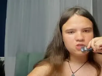 Chaturbate Live Sex Cam of adelecruzz