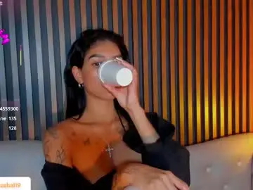 Chaturbate Free Live Porn of laura_aristizabal_19