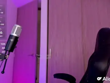 Chaturbate Live Sex Cam of thecosmicgirl