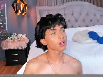 Chaturbate Sex Chat of noa_03