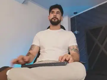 Chaturbate Adult Webcams of petesevans_1