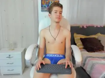 Chaturbate Live Sex Cam of thiago_james69