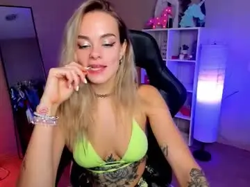 Chaturbate Live Sex Cam of isabella_lure