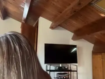 Chaturbate Live Sex Cam of honeyyy95