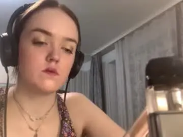 Chaturbate Live Sex Cam of mckenziemoitoza