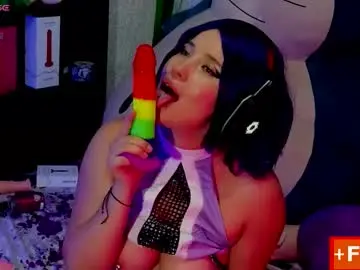 Chaturbate Live Sex Cam of emilythemachine