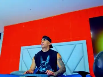 Chaturbate Sex Chat of adrian_rae