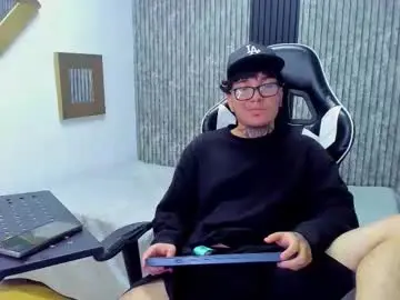 Chaturbate Free Porn Cam of noah_west18