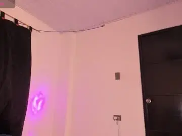 Chaturbate Free Live Porn of kriss_edwards