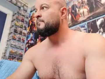 Chaturbate Live Sex Cam of muscular_bear
