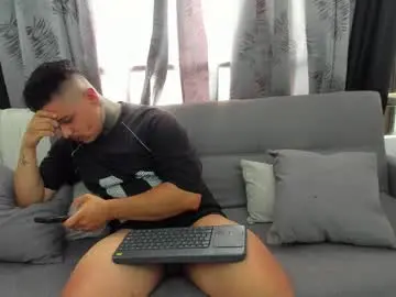 Chaturbate Sex Cam of straight__friends
