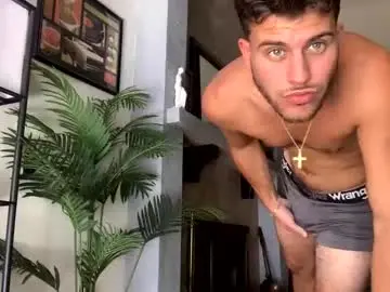 Chaturbate Live Sex Cam of wentbrokeonstrippers