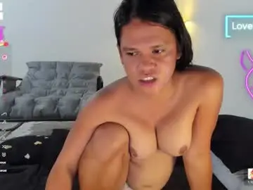 Chaturbate Nude Webcam of bellalovesherfellas