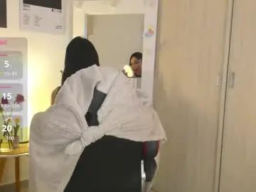 Chaturbate Sex Cam of hollyprincess_2