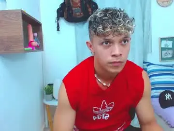 Chaturbate Best live sex cam show of lucas_luxx1