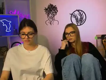 Chaturbate Live Sex Cam of maddy_moah