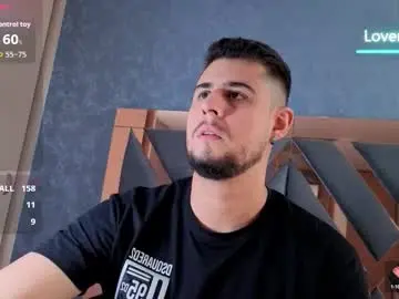 Chaturbate Live Sex Cam of ryan_evanns