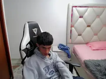 Chaturbate Adult Video Chat of akyra_latin