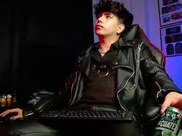 Chaturbate Live Porn of lylebennett_