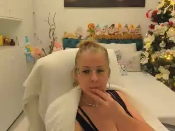 Chaturbate Watch Live Sex Cams of prettyblackeyes