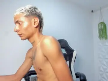 Chaturbate Live Sex Cam of lunay_bigcock420