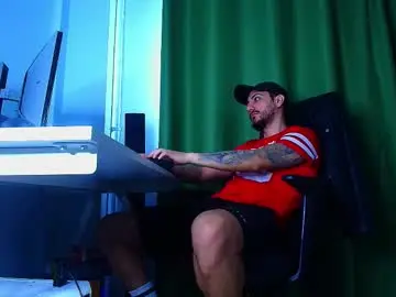 Chaturbate Live Sex Cam of andrewbanner