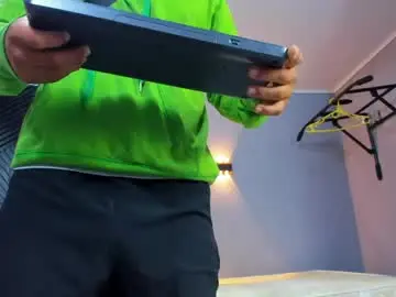 Chaturbate Live Sex Cam of horny_nick18