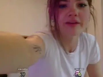 Chaturbate Live Sex Cam of poppyjoyyy
