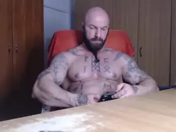 Chaturbate Live Sex Cam of strongivan