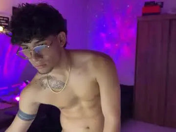 Chaturbate Live Sex Cam of kisan_smith