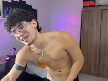 Chaturbate Live Sex Cam of kisan_smith