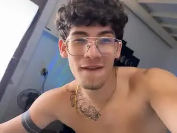 Chaturbate Live Sex Cam of kisan_smith