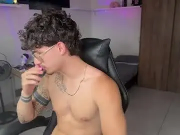 Chaturbate Live Sex Cam of kisan_smith