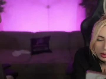 Chaturbate Nude Webcam of bright_diamonds_054