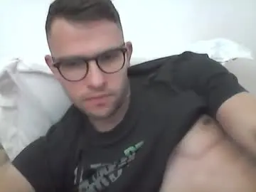 Chaturbate Sex Cam of hardboylovemilfmoom