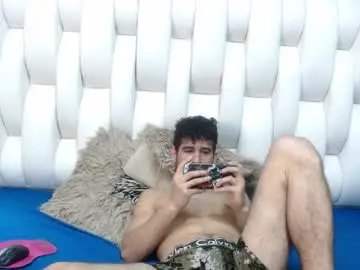 Chaturbate Watch Live Sex Cams of aaron_jones_1