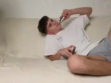 Chaturbate Free Porn Cam of reeves_bae