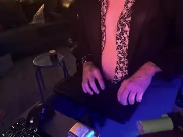 Chaturbate Live Sex Cam of korruptedbymewmew