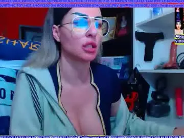 Chaturbate Watch Live Sex Cams of cuminmenowbby